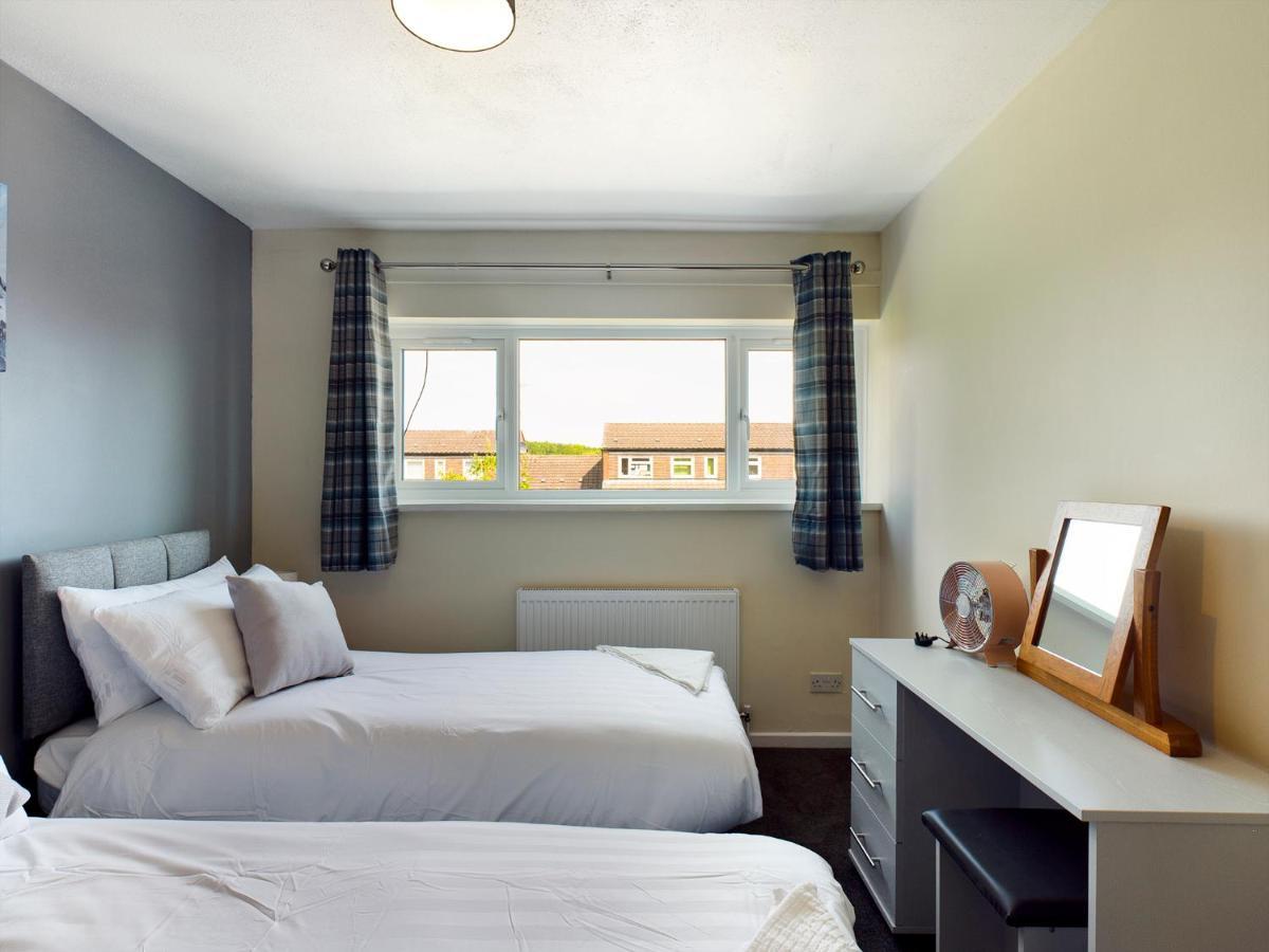 247 Serviced Accommodation In Telford- 3Br House Екстер'єр фото