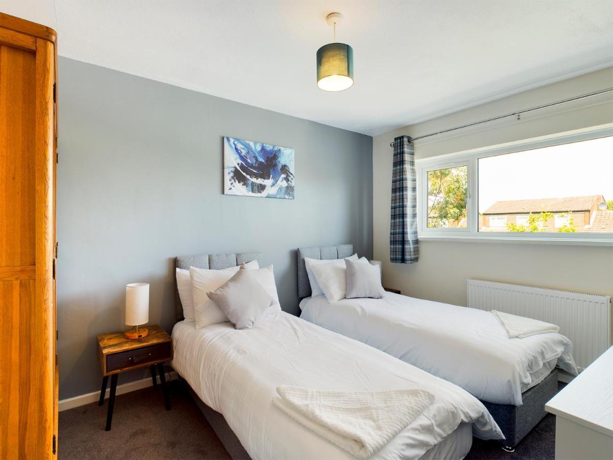 247 Serviced Accommodation In Telford- 3Br House Екстер'єр фото