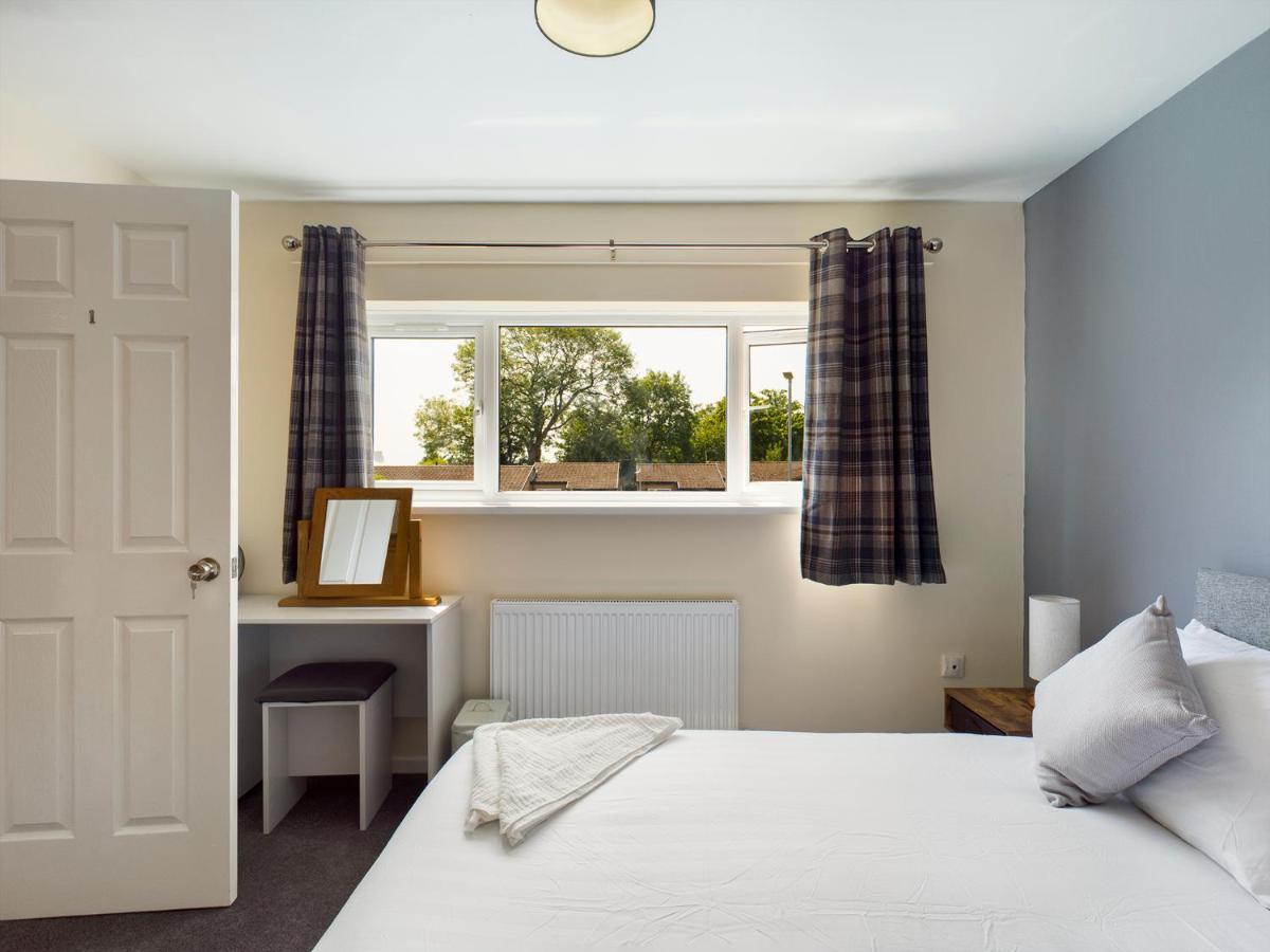 247 Serviced Accommodation In Telford- 3Br House Екстер'єр фото